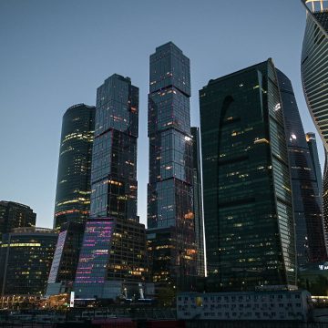 Вид снизу на Москва-Сити